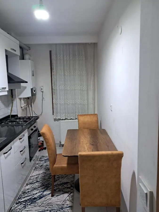 4,E Aksemsettin Mh Sari Abdullah Efendi Sk 11 N 1,2,3 Apartment Istanbul