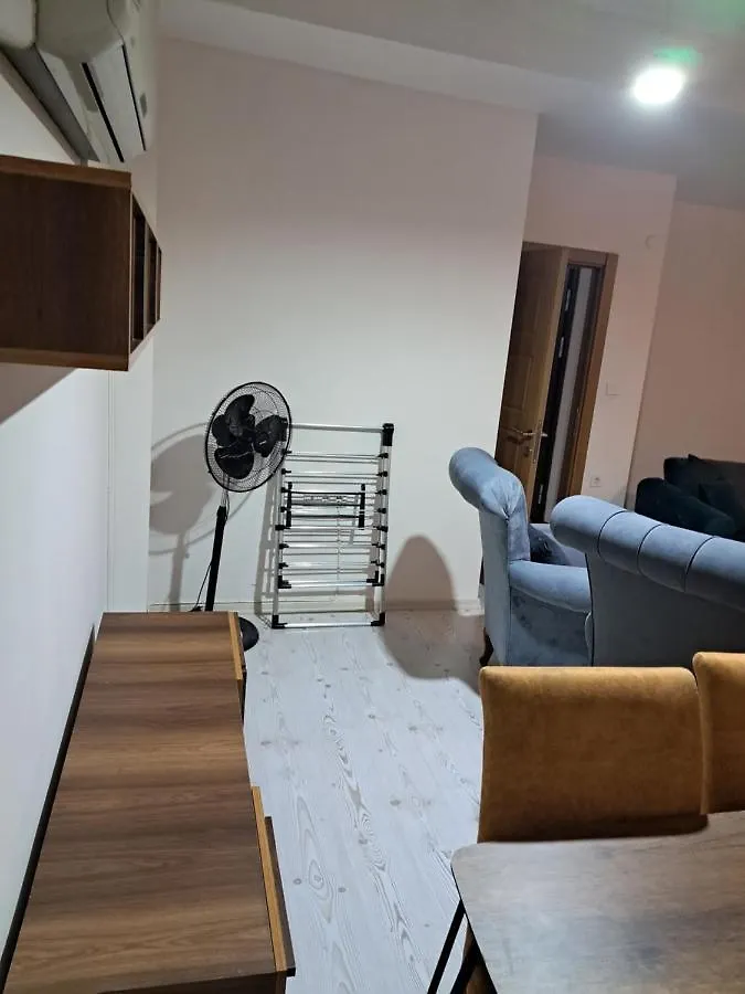 4,E Aksemsettin Mh Sari Abdullah Efendi Sk 11 N 1,2,3 Apartment Istanbul