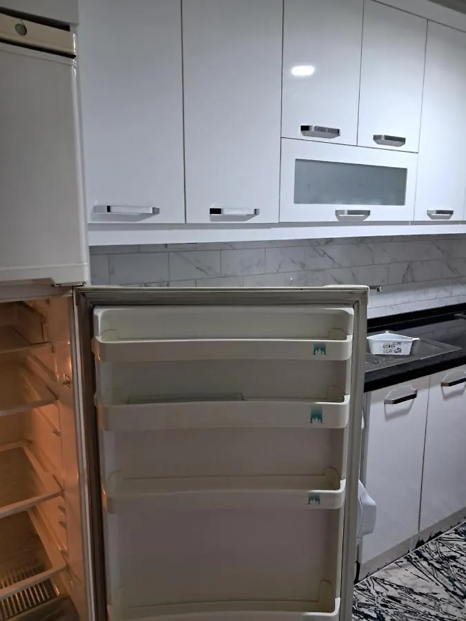 4,E Aksemsettin Mh Sari Abdullah Efendi Sk 11 N 1,2,3 Apartment Istanbul