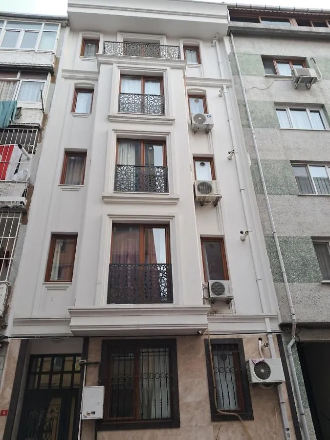 4,E Aksemsettin Mh Sari Abdullah Efendi Sk 11 N 1,2,3 Apartment Istanbul