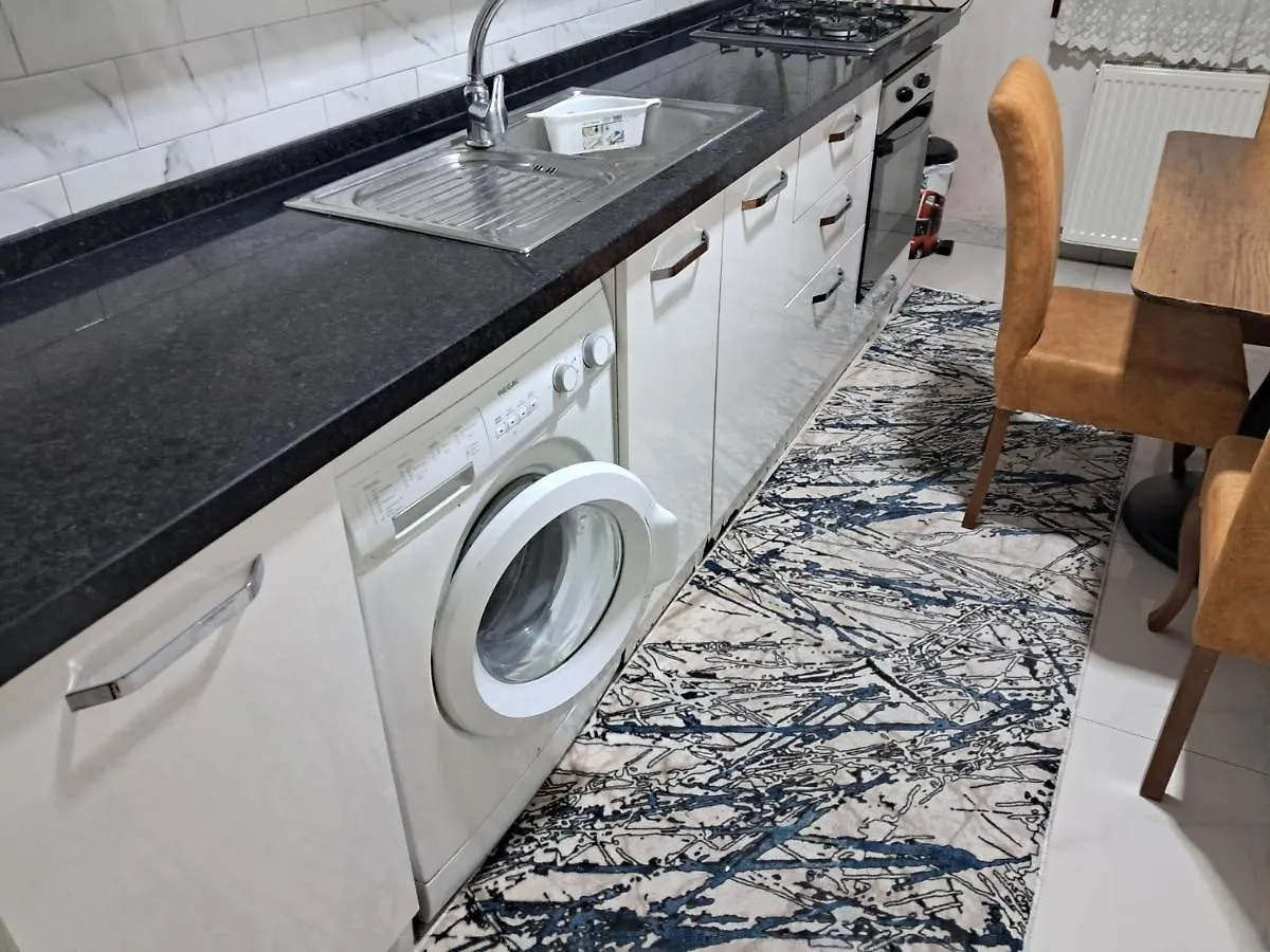 4,E Aksemsettin Mh Sari Abdullah Efendi Sk 11 N 1,2,3 Apartment Istanbul