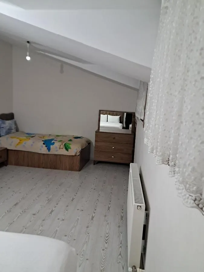 4,E Aksemsettin Mh Sari Abdullah Efendi Sk 11 N 1,2,3 Apartment Istanbul