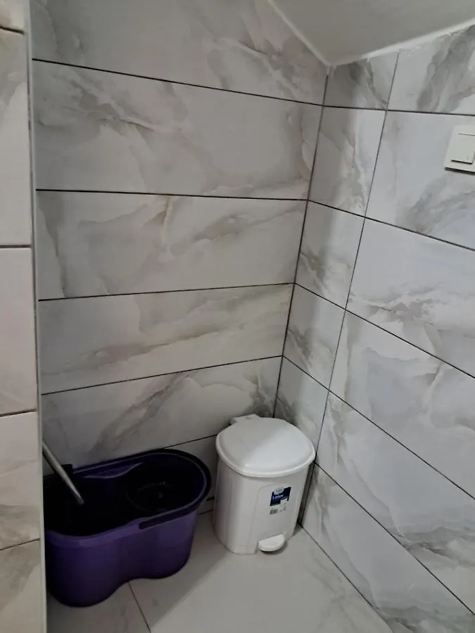 4,E Aksemsettin Mh Sari Abdullah Efendi Sk 11 N 1,2,3 Apartment Istanbul 0*,