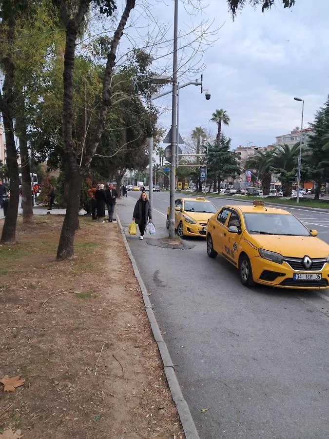 4,E Aksemsettin Mh Sari Abdullah Efendi Sk 11 N 1,2,3 Apartment Istanbul